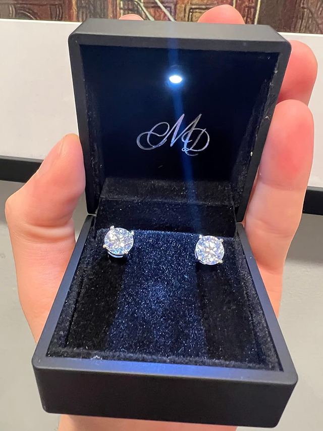 Customer photo of the Stud Earrings by Jacob